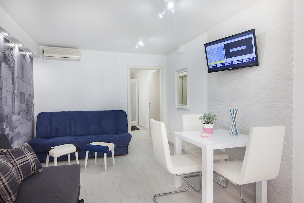 Apartments Orka Promajna Pokoj fotografie