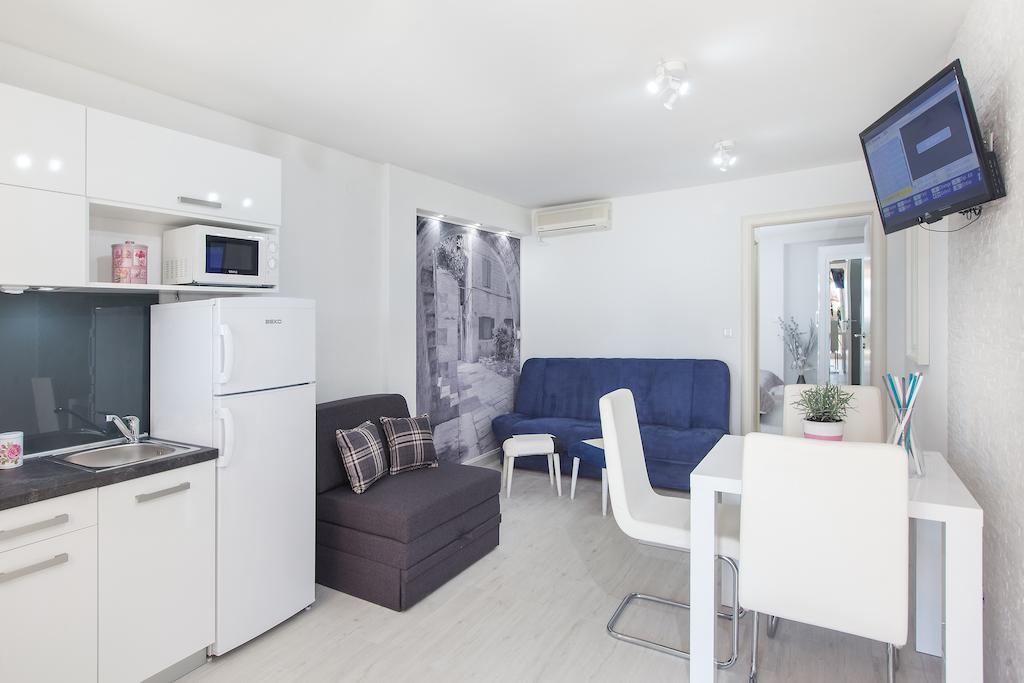 Apartments Orka Promajna Pokoj fotografie